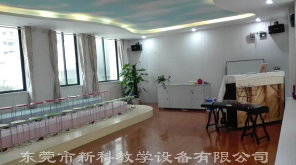 <a href='http://www.huajiawangjun.com/chanpin/58-1.html' target='1' style='font-size:18px; font-weight:bold; color:#000000;'>音樂功能室</a>