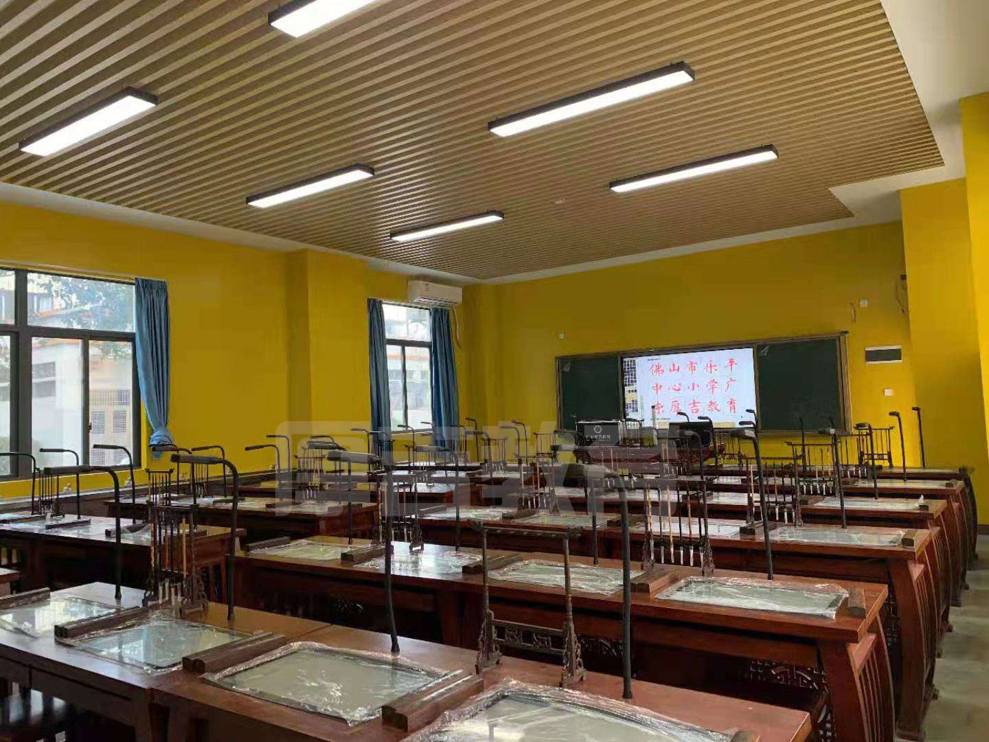 智慧<a href='http://www.huajiawangjun.com/chanpin/57-1.html' target='1' style='font-size:18px; font-weight:bold; color:#000000;'>書法室</a>