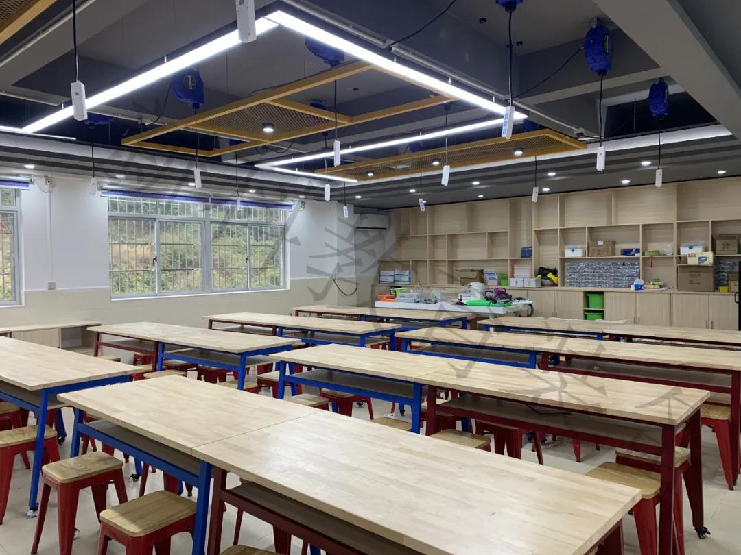 <a href='http://www.huajiawangjun.com' target='1' style='font-size:14px; font-weight:bold; color:#0080ff;'>創客實驗室</a>