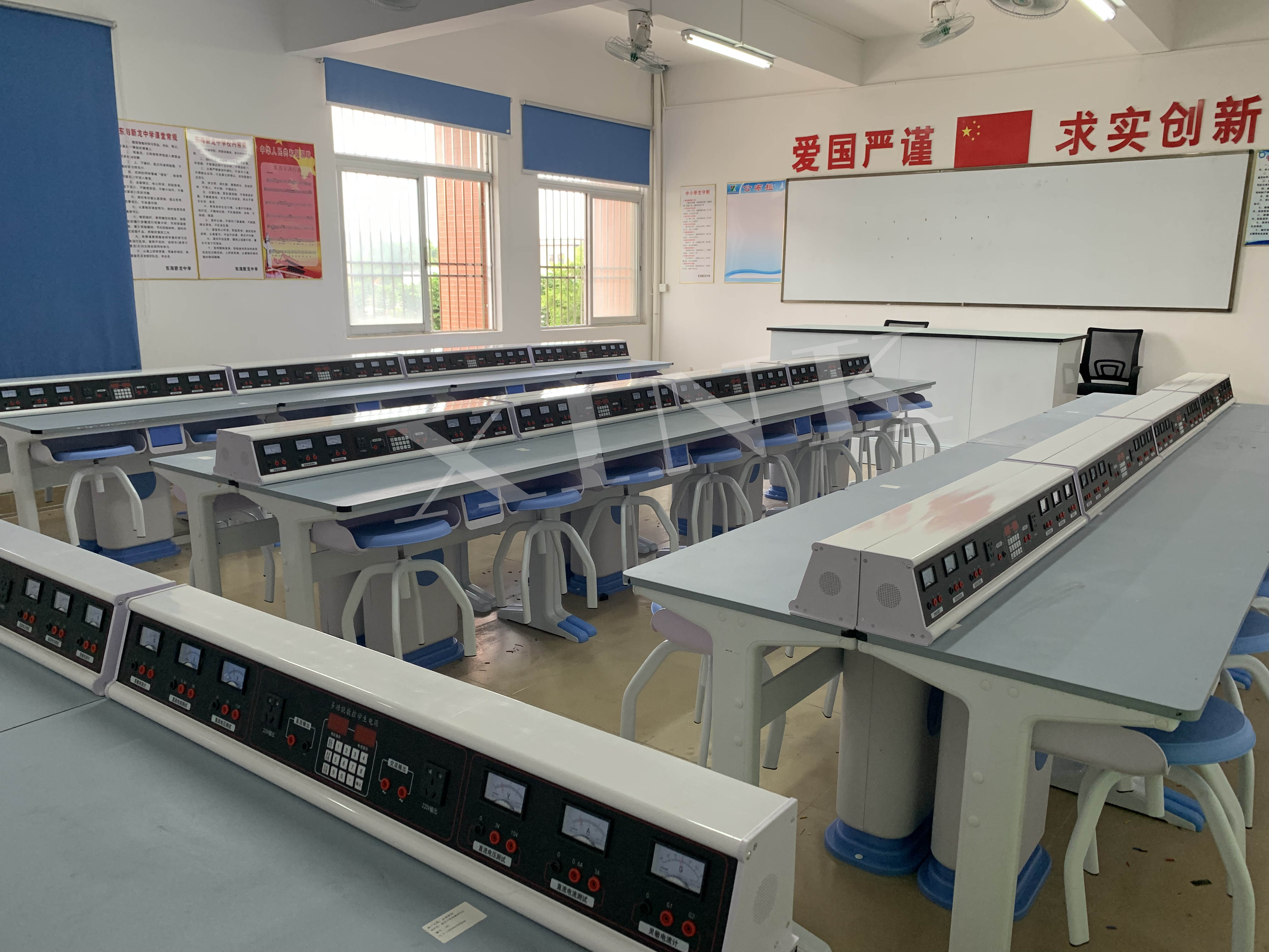 電學(xué)<a href='http://www.huajiawangjun.com/' target='1' style='font-size:14px; font-weight:bold; color:#0080ff;'>物理實(shí)驗(yàn)室</a>