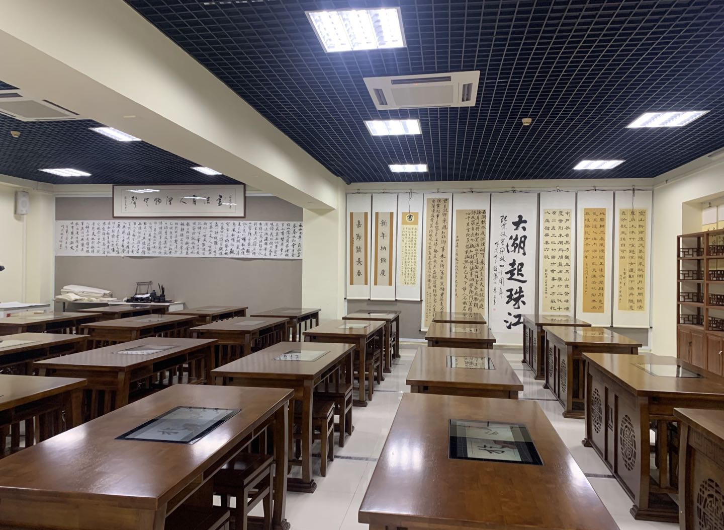 <a href='http://www.huajiawangjun.com/chanpin/57-1.html' target='1' style='font-size:18px; font-weight:bold; color:#000000;'>書法室</a>